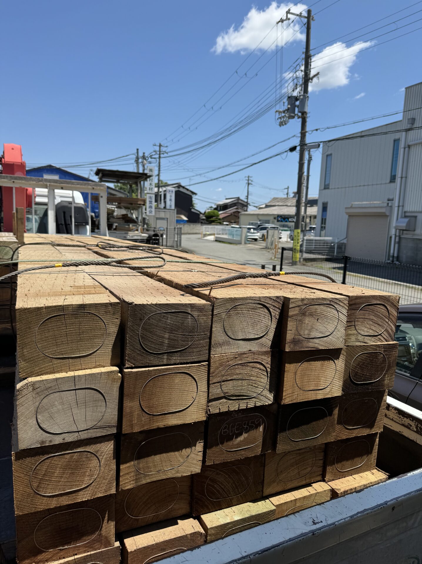 新品枕木 納品いたしました。│有限会社 巽商会 | トラックボディ材、鉄道枕木、建築用資材、内装建材、土木用資材等。兵庫県姫路市